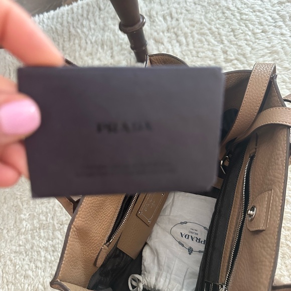 Prada tote Daino leather - Picture 10 of 13